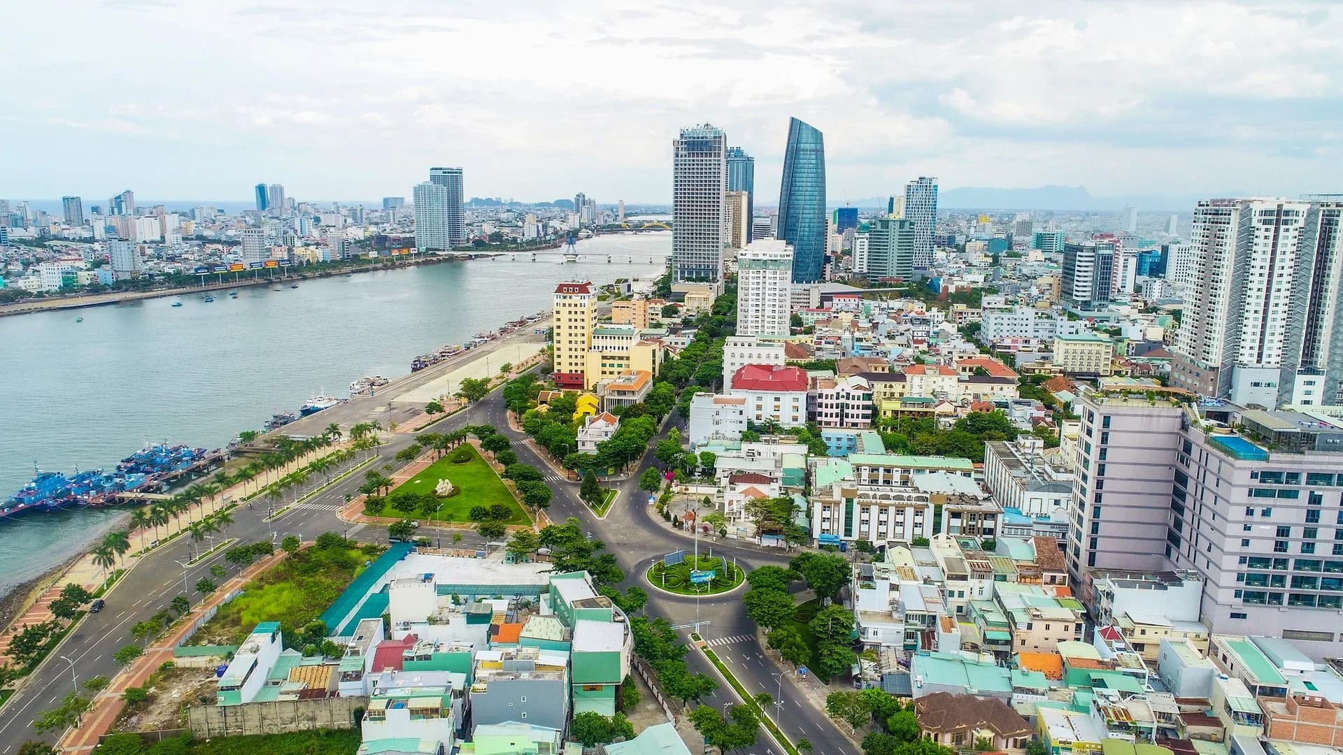 LỘC DƯƠNG PHÁT\nUY TÍN TẠO DỰNG NIỀM TIN